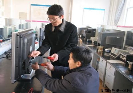液晶電視維修培訓(xùn)學(xué)校 液晶電視維修培訓(xùn)學(xué)校