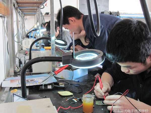 �߼�(j��)оƬ��(j��)�֙C(j��)�S����Ӗ(x��n)